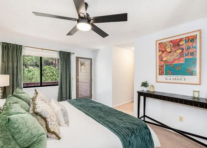 Apartment Mid-century Mtn *