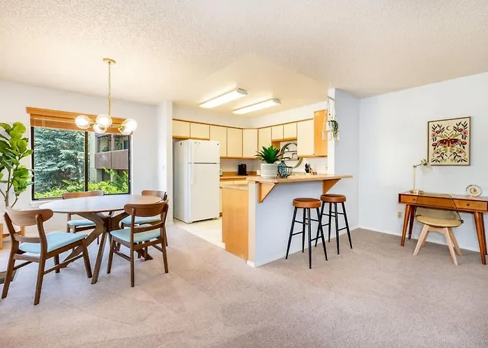 Mid-century Mtn Apartment *