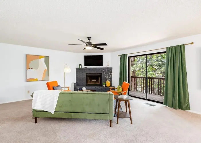 Mid-century Mtn Apartment *